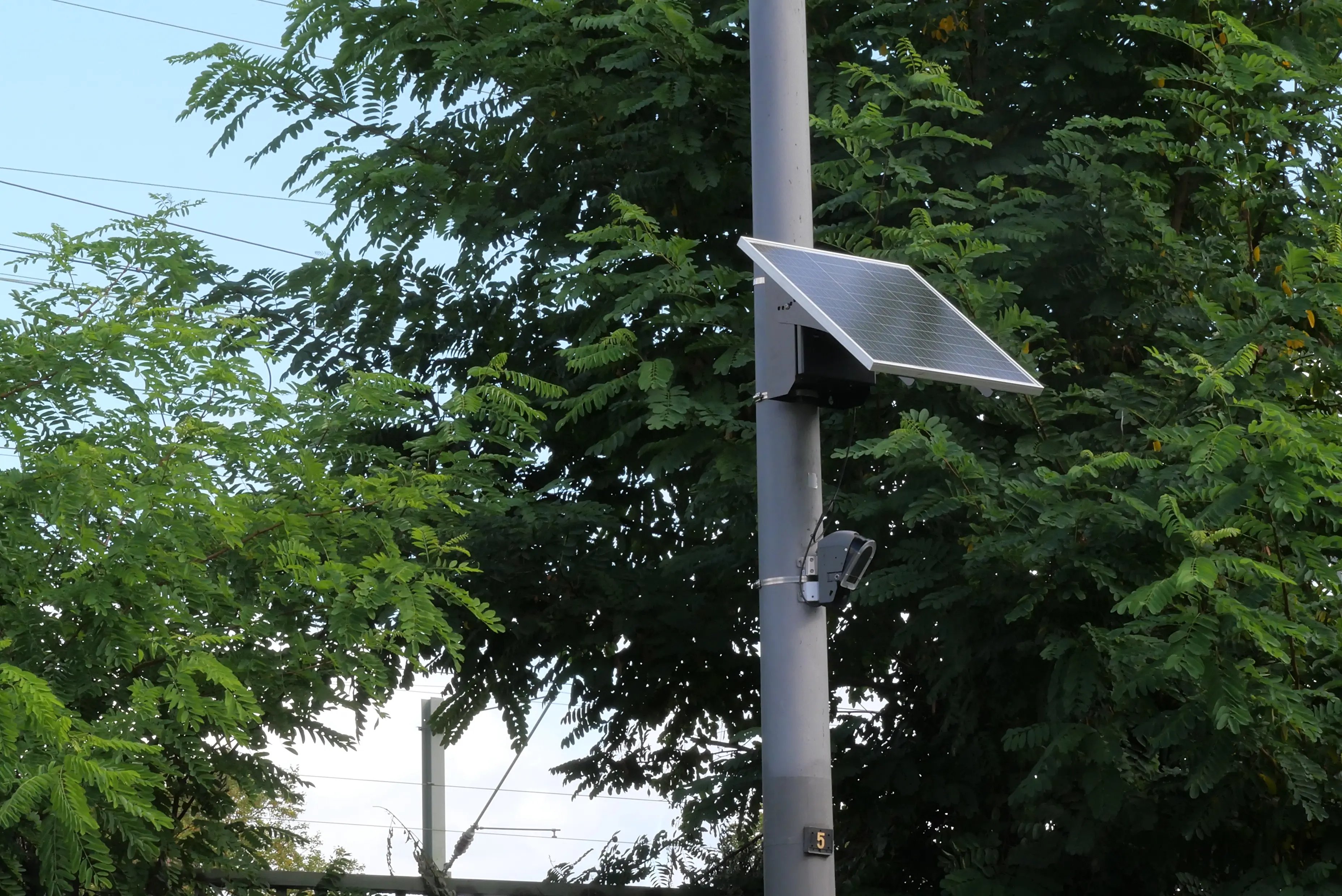 Contatore radar multimodale non invasivo WAVIX-AI