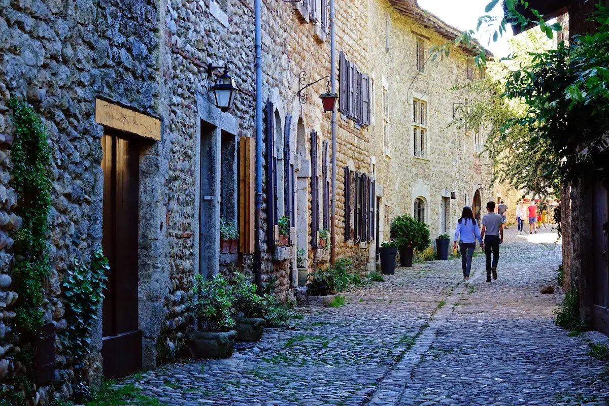 Turisti a passeggio per la città