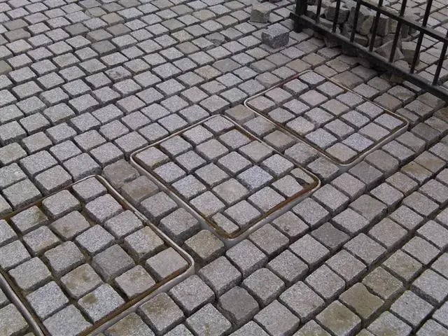 Contare i pedoni sotto l'asfalto, lo sterrato o i sampietrini.