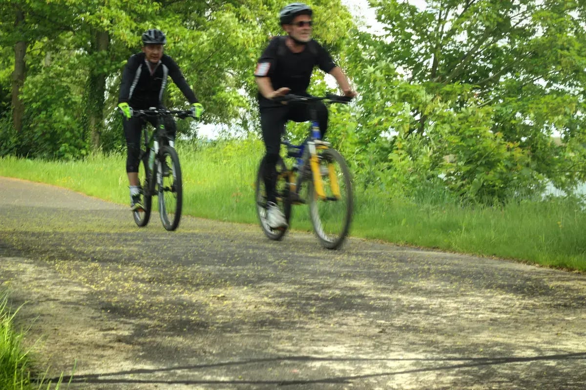 All'aria aperta, contate gli appassionati di mountain bike.