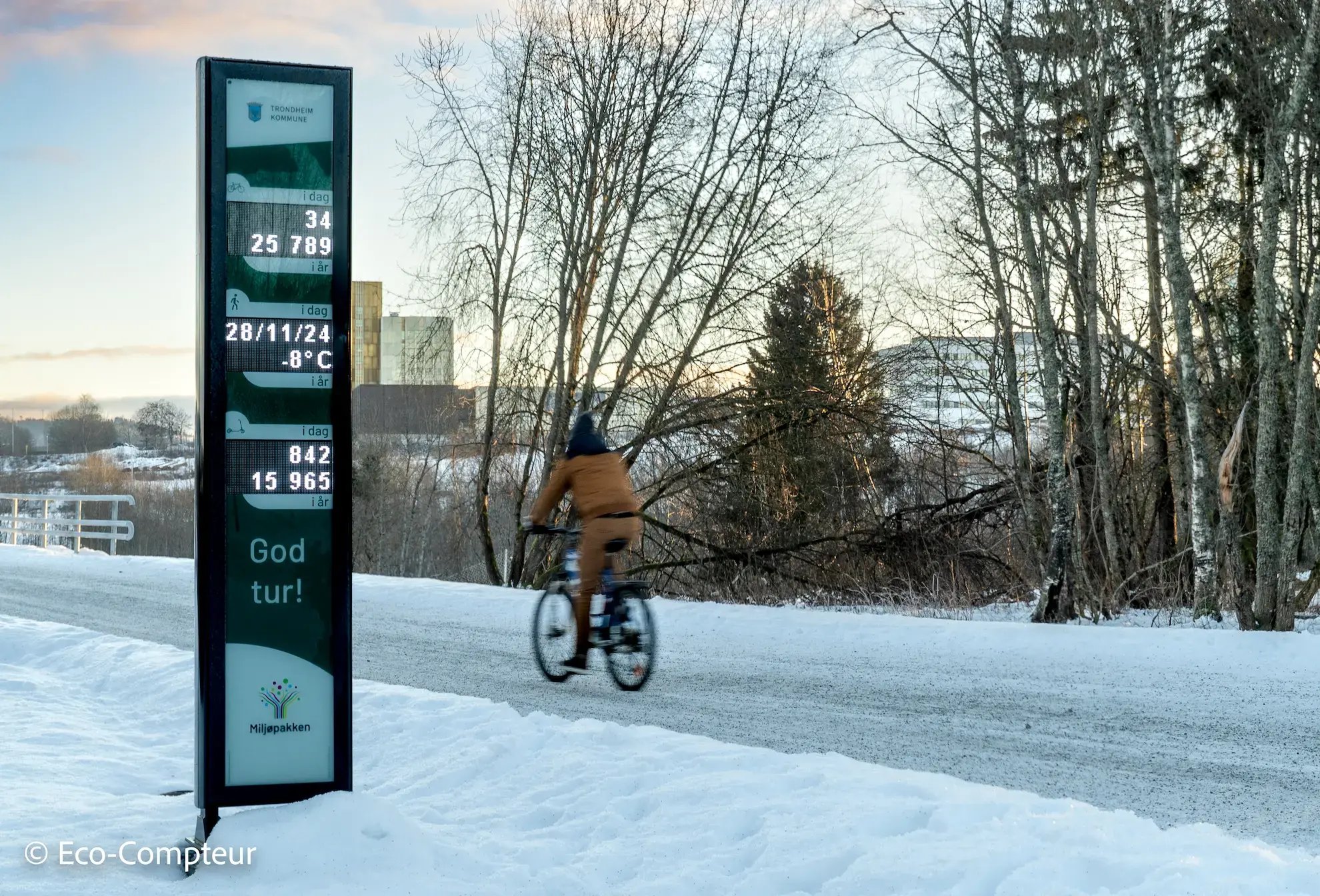 Sportello per biciclette nella neve a Trondheim (Norvegia)